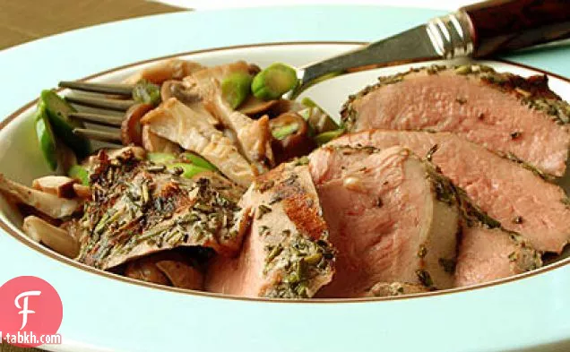 بطة مشوية مع سلطة الفطر الدافئ وخل الكمأة