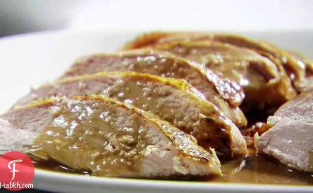 صدر ديك رومي مشوي بزيت الأعشاب الحار