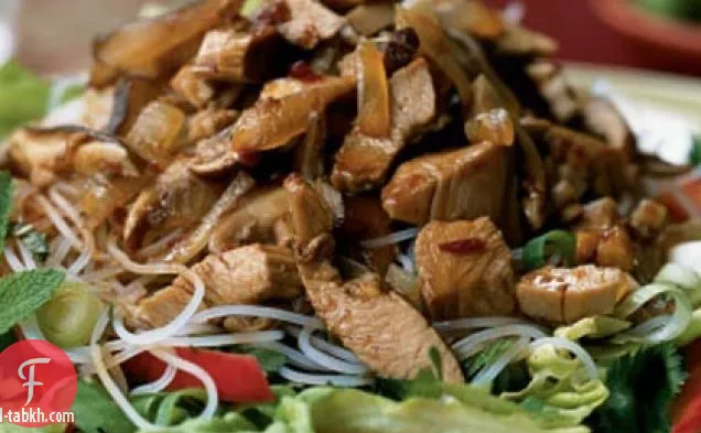 تمزيقه خمسة التوابل تركيا مع عشب وسلطة المعكرونة