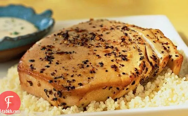 شرائح تونة من خشب البلوط مع مايونيز برتقالي