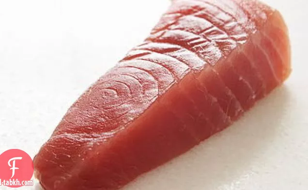 تشيلي-تونة مشوية بالزنجبيل ، مع سلطة على الطريقة الكورية