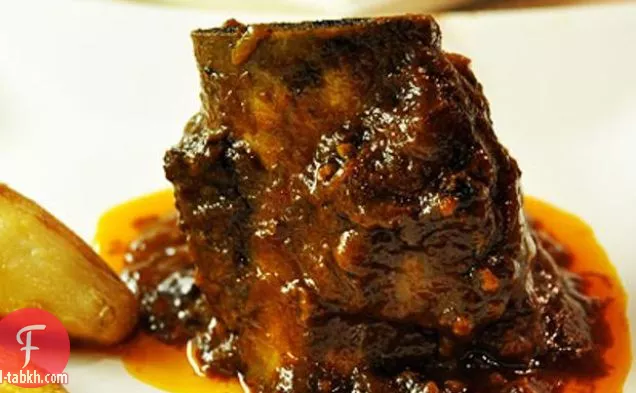 شورتريبس مطهو ببطء مع التوابل الدافئة