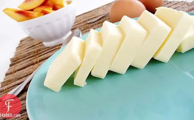 الكعكات مع النكتارين المحمص وآيس كريم الفانيليا