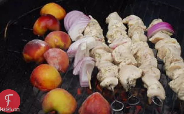 فواكه حجرية مشوية مع البلسميك وشراب الفلفل الأسود