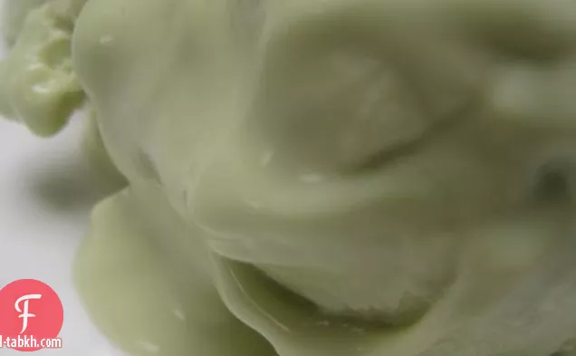 الأفوكادو الزبادي المجمد مع العسل والفانيليا