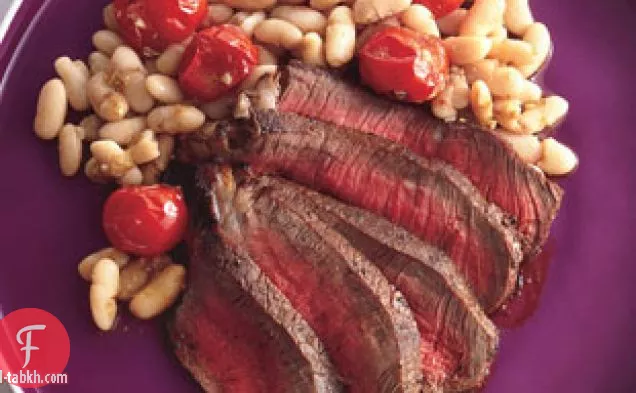 شريحة لحم مفرومة بالتوابل مع الفاصوليا البيضاء والطماطم الكرزية