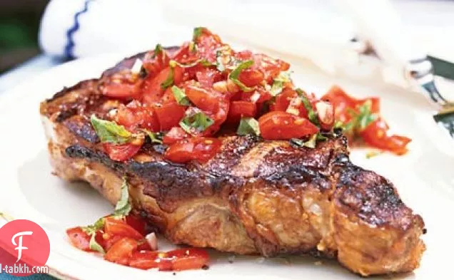شرائح لحم ضلع العين مع نكهة الطماطم والريحان