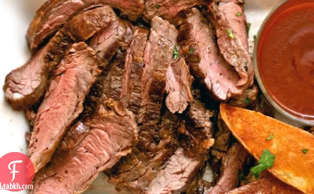 عشاء الليلة: شريحة لحم تنورة مع صلصة ستيك محلية الصنع