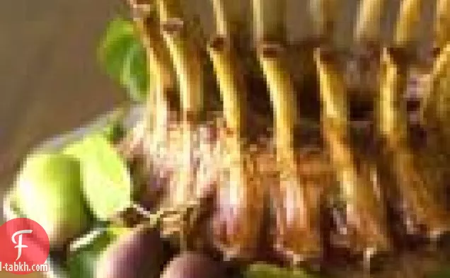 تاج مشوي من لحم الخنزير مع إكليل الجبل