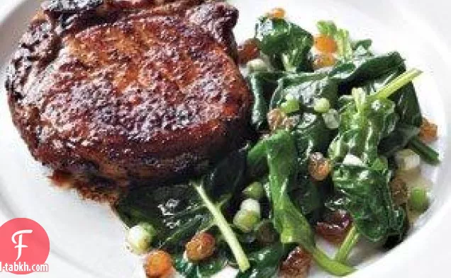 الفلفل الحلو متبل شرائح لحم الخنزير مع السبانخ مقلي وصفة