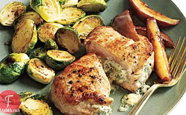 شرائح لحم الخنزير المحشوة بالجبن الأزرق مع الكمثرى