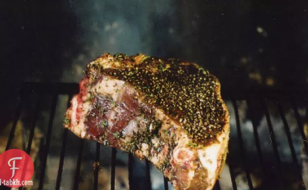 ستيك فلورنتين متبل بالسمك وإكليل الجبل