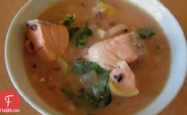 سمك السلمون وشوربة الأرز البري