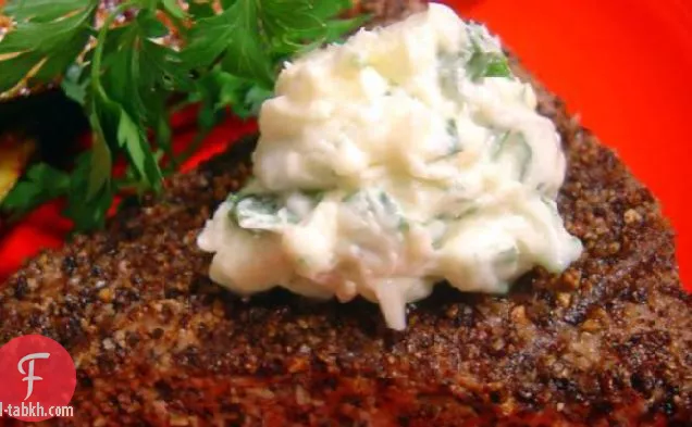 شريحة لحم تونة مشوية بالفلفل مع البقدونس - زبدة الثوم