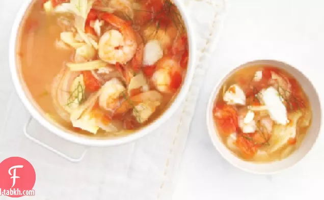 شوربة الروبيان وسمك القد والشمر مع الطماطم
