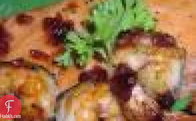 سمك السلمون المسلوق في الشمبانيا مع نبات الكبر والطرخون