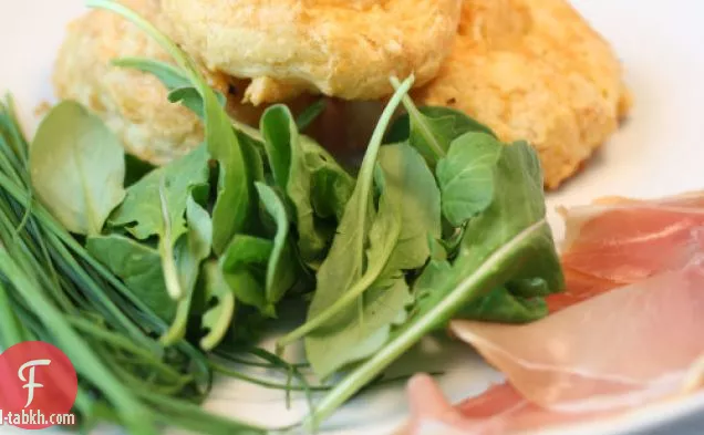 الفرنسية في ومضة: البارميزان وغروي إرمي غوغ إرمي مع جامبون دي بايون ، جرجير ، وديجون-زبدة الثوم المعمر