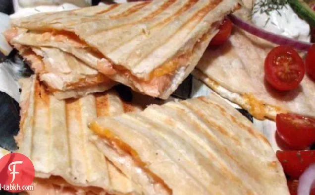سمك السلمون المدخن كويساديلا
