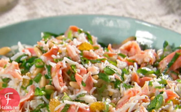 سلطة السلمون والأرز الحلوة المنعشة
