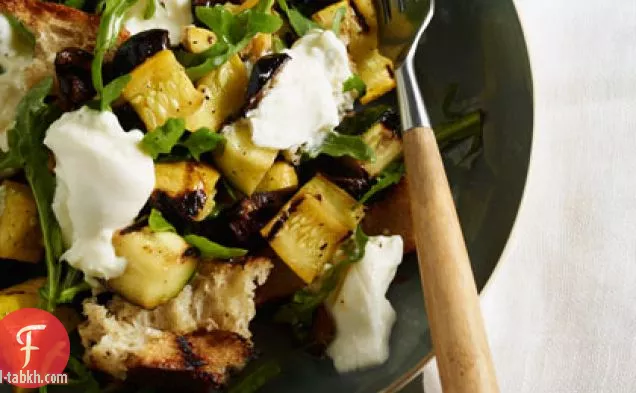 بانزانيلا مشوية مع الجرجير والبوراتا والاسكواش الصيفي والزيتون