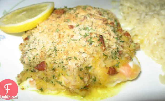 سمك السلمون المخبوز مع الكوسة وكريمة الشبت