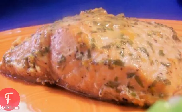 سمك السلمون البرتقالي الطرخون المخبوز