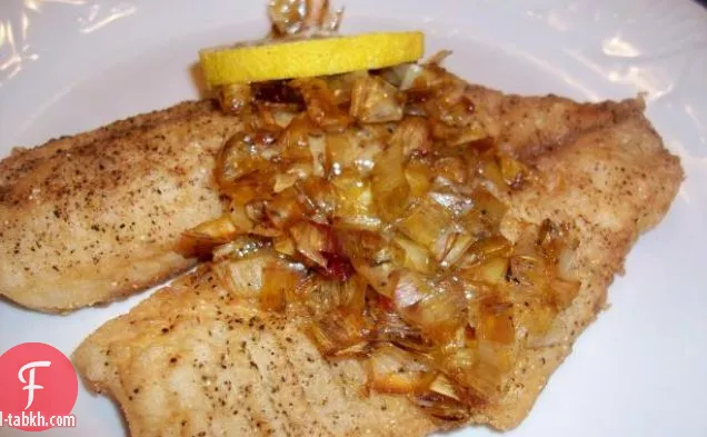 اسكوفيتش الجامايكي - يقدم السمك مع التتبيلة الحارة والخضروات