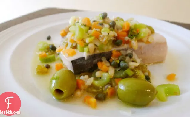 فن أكل سمك أبو سيف بالزيتون والكرفس والثوم والخل والنعناع