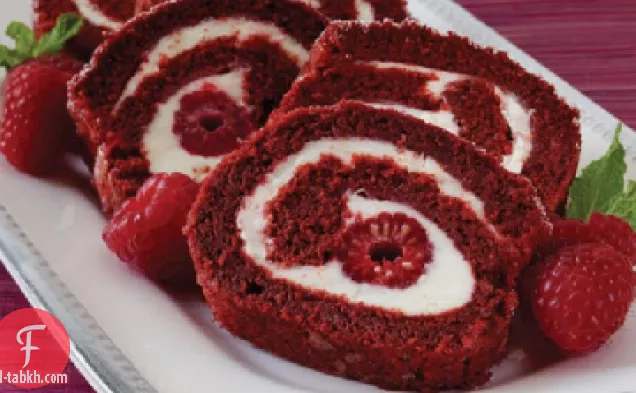 وصفة لفة كعكة المخملية الحمراء