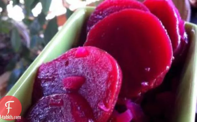 سلطة الشمندر والجوز