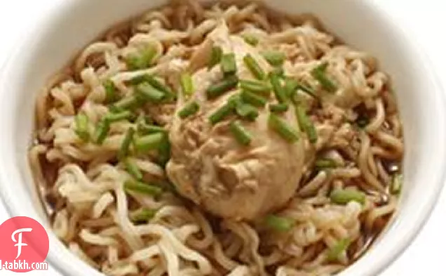 شوربة نودلز الدجاج الشرقية من أنجيلا