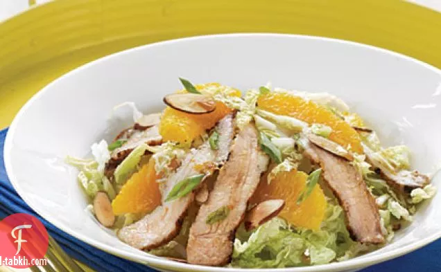 سلطة لحم الخنزير المشوي مع صويا حلوة وصلصة البرتقال