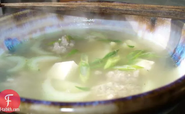 حساء المعكرونة الكيمتشي يوم ممطر الجدة