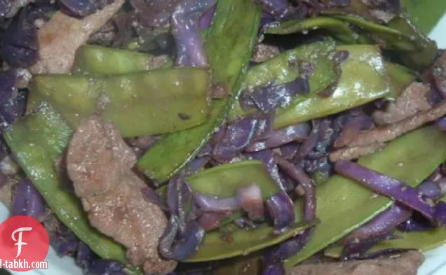 لحم الخنزير الزنجبيل مع الفطر والبازلاء الثلوج