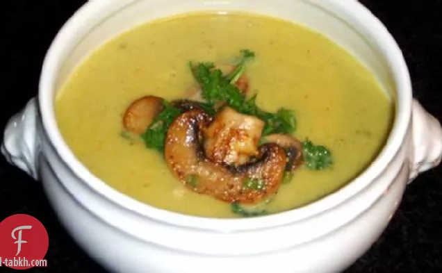 شوربة ملفوف سافوي بالكاري مع الفطر