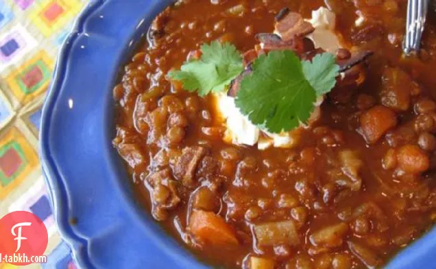 شوربة العدس مع لحم الخنزير المقدد