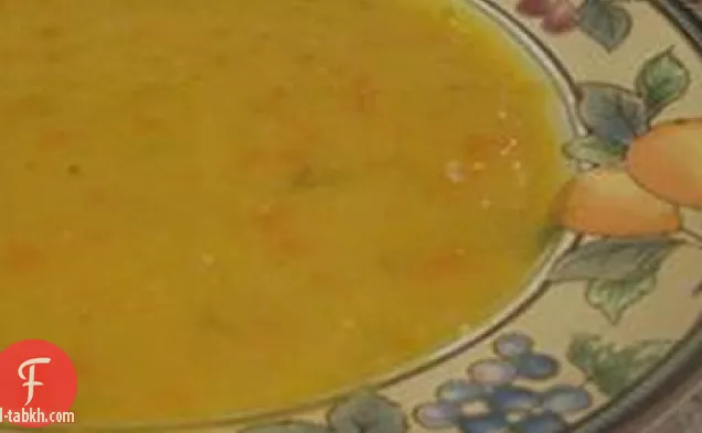 البازلاء الصفراء وحساء فرانكفورتر