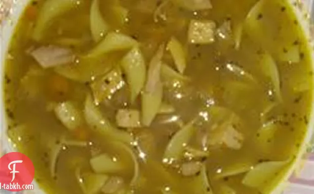 شوربة نودلز الديك الرومي العجوز