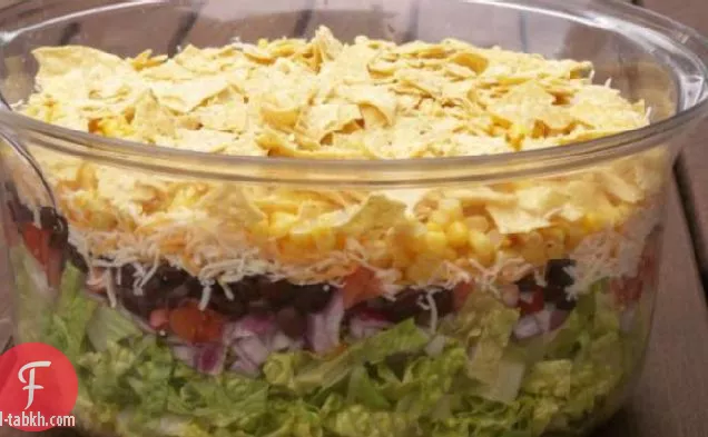 سلطة الجنوب الغربي مع صلصة الكزبرة الطازجة