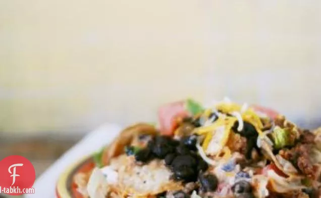 سلطة الأرز البني الجوز