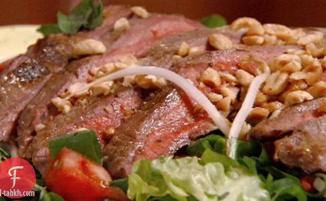 سلطة ستيك مع صلصة الخل بالفول السوداني والليمون
