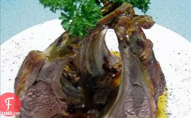 شرحات لحم الضأن مع خبز البطاطا الحلوة بالجبن