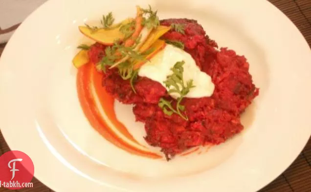 البنجر والبصل الأحمر لاتكس البطاطس مع هريس الجزر والفجل وكريمة الكراوية فريش