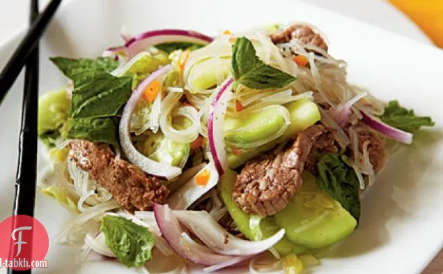 لحم البقر الناري وسلطة المعكرونة الأرز