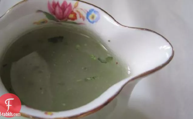 الليمون عشب خلع الملابس مع النعناع والطرخون