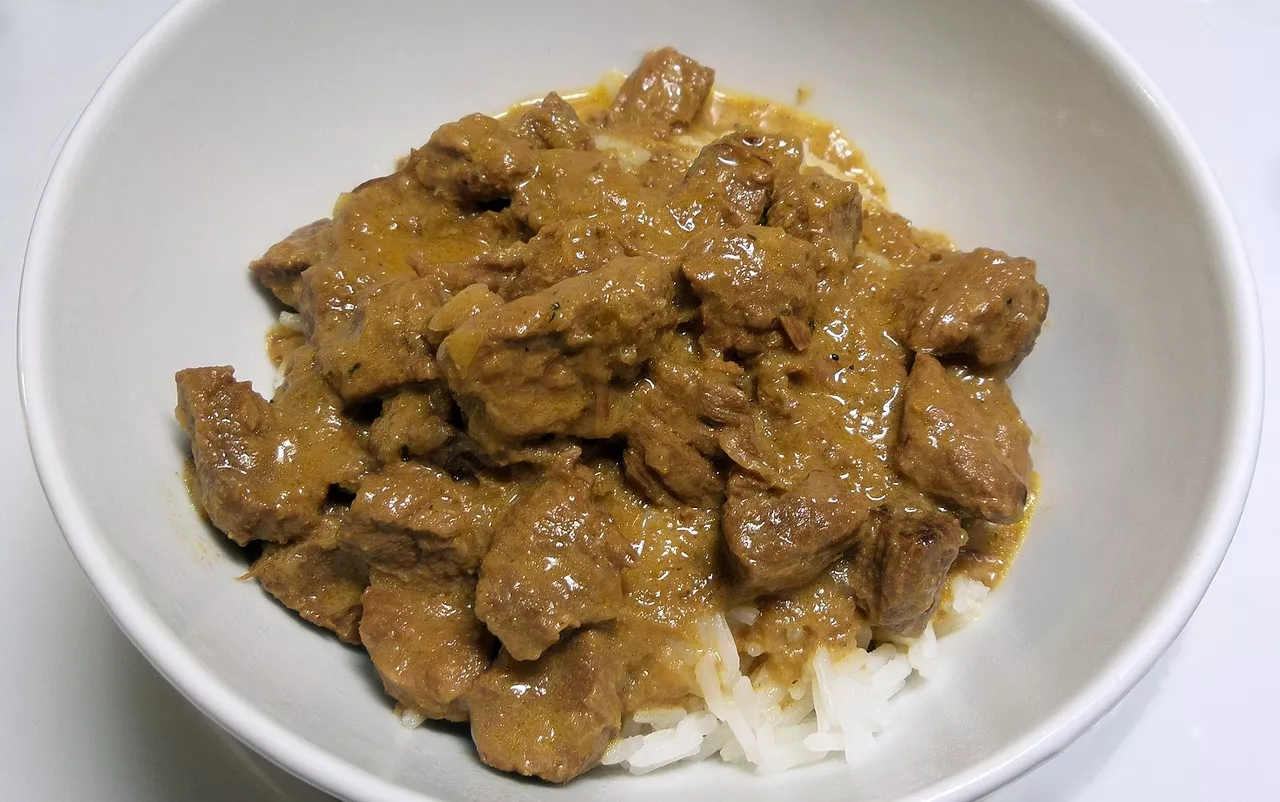 البهجة الخالدة لوصفة ستروجانوف الدجاج الكلاسيكية