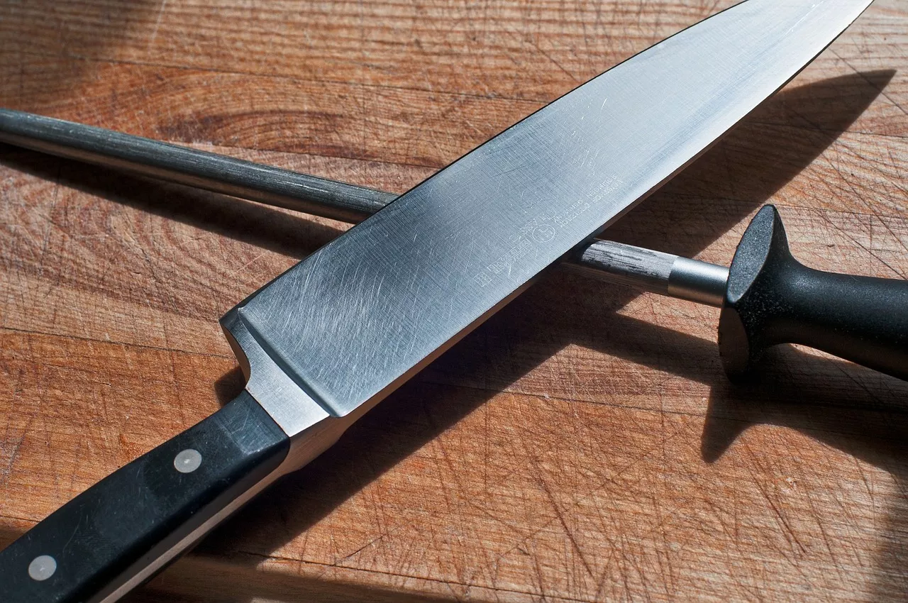الدليل الأساسي لأفضل 15 سكاكين للطهاة لعام 2023