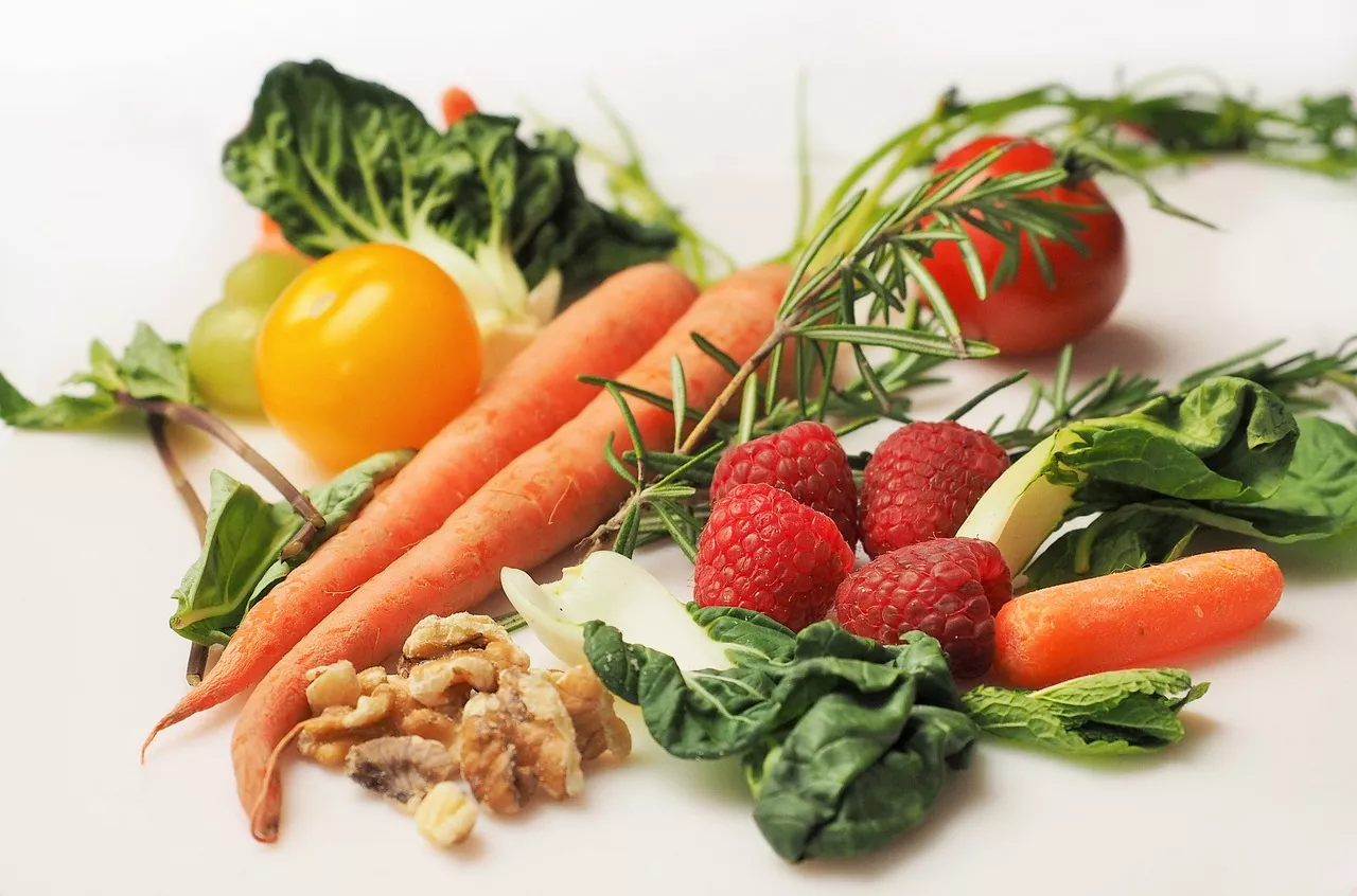 قوس قزح الغذاء من الألوان لنظام غذائي غني بالمغذيات وحيوية